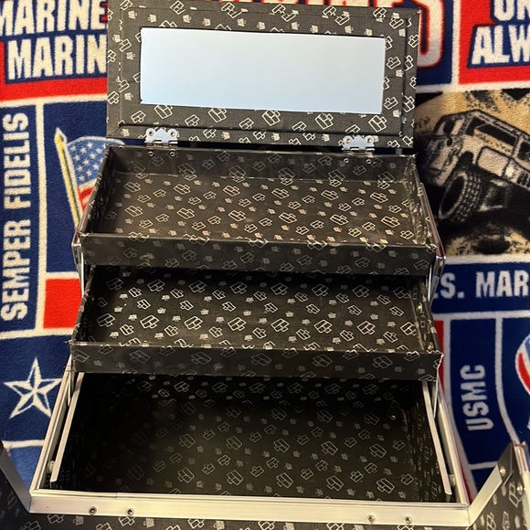 CABOODLES COSMETIC MAKEUP TRAIN CASE WITH MIRROR - Picture 7 of 10